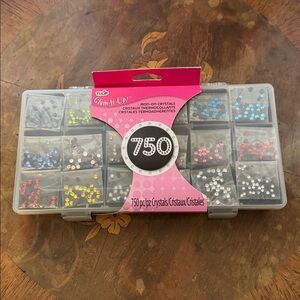 Tulip- Glam It Up Iron on Crystals- 750 count